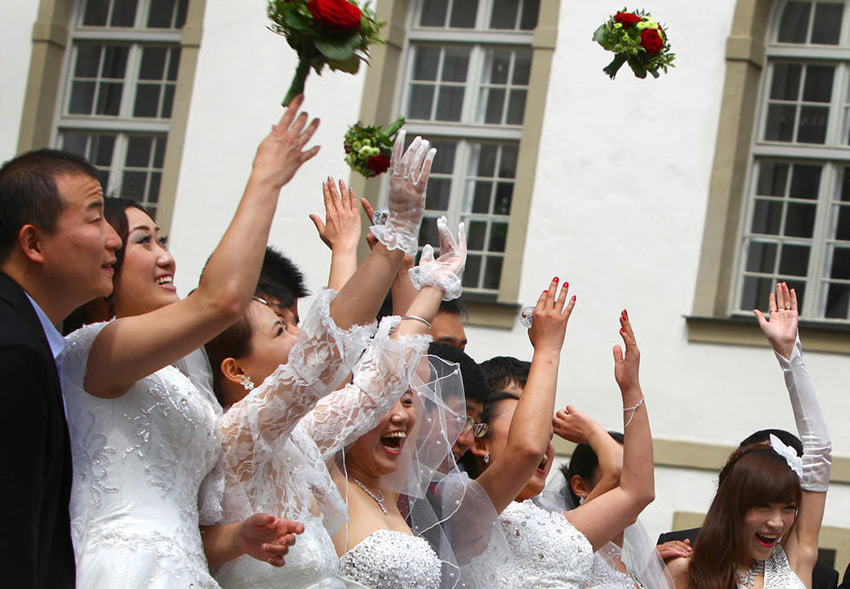 China-Hochzeit vor deutschem M?rchenschloss