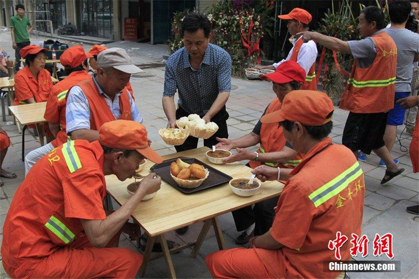 Gratisfrühstück für Müllarbeiter