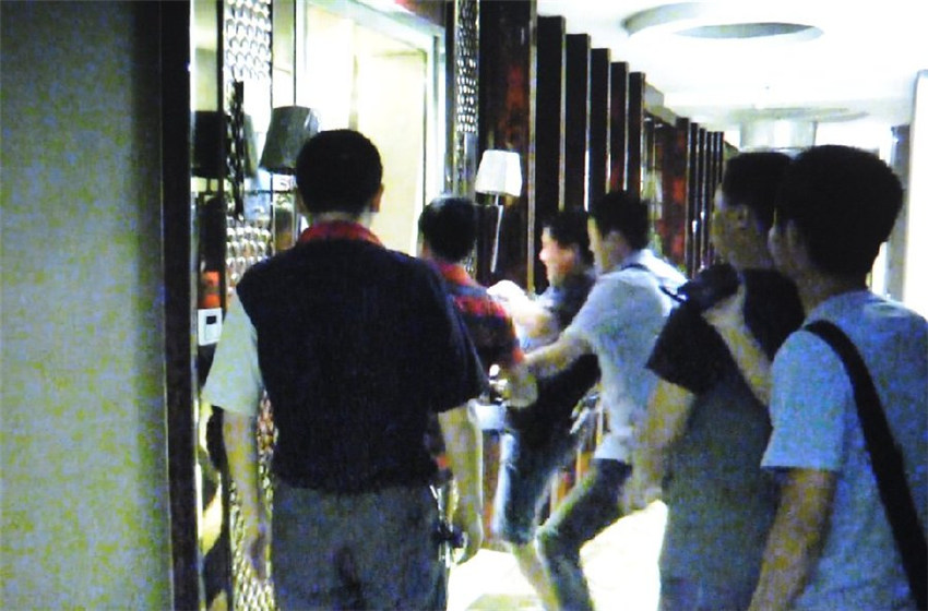 Polizei verhaftet 20 Fu?ball-Wettbetrüger