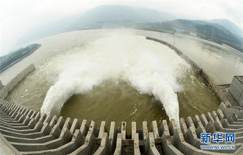 Spektakul?re Schleusen?ffnung am Drei-Schluchten-Damm