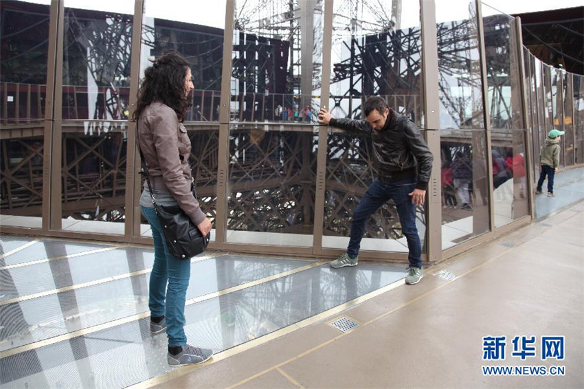 Eiffelturm erh?lt einen Glasboden als neue Attraktion