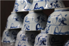 Porzellanschalen mit Kamelien-Muster