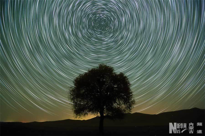 Sternennacht in der Kubuqi-Wüste