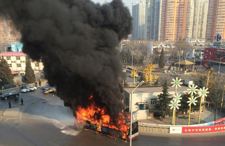 Bus in Beijing vollst?ndig ausgebrannt
