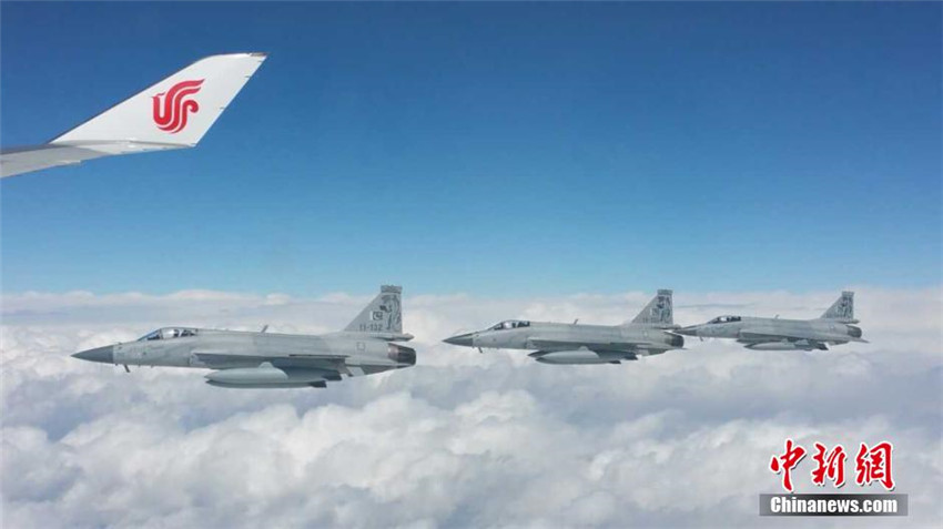 Pakistanische Düsenj?ger eskortieren Xi nach Islamabad