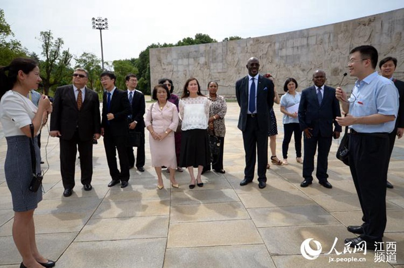 Ausl?ndische Botschafter erleben Traditionelle Chinesische Medizin