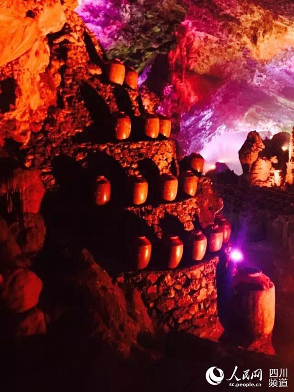 Die Schnapsh?hle von Yibin