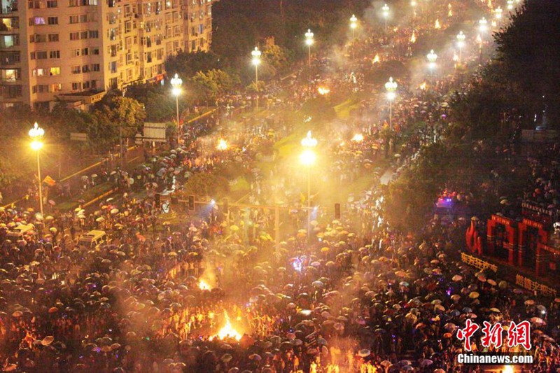 Xichang feiert ?Karneval des Ostens“