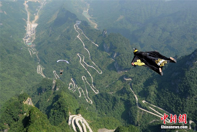 Ausl?ndische Base-Jumper in Zhangjiajie