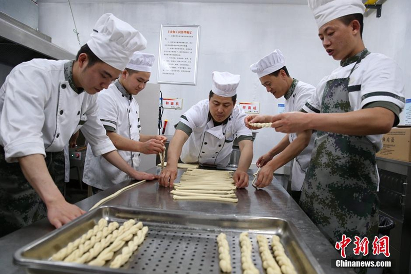 24 Stunden im Trainingscamp der WWII-Parade