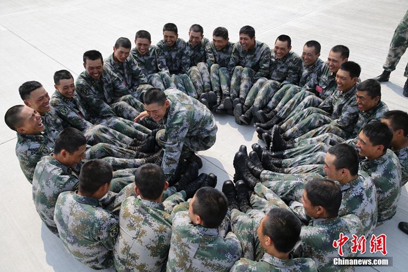 24 Stunden im Trainingscamp der WWII-Parade