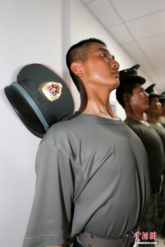 24 Stunden im Trainingscamp der WWII-Parade