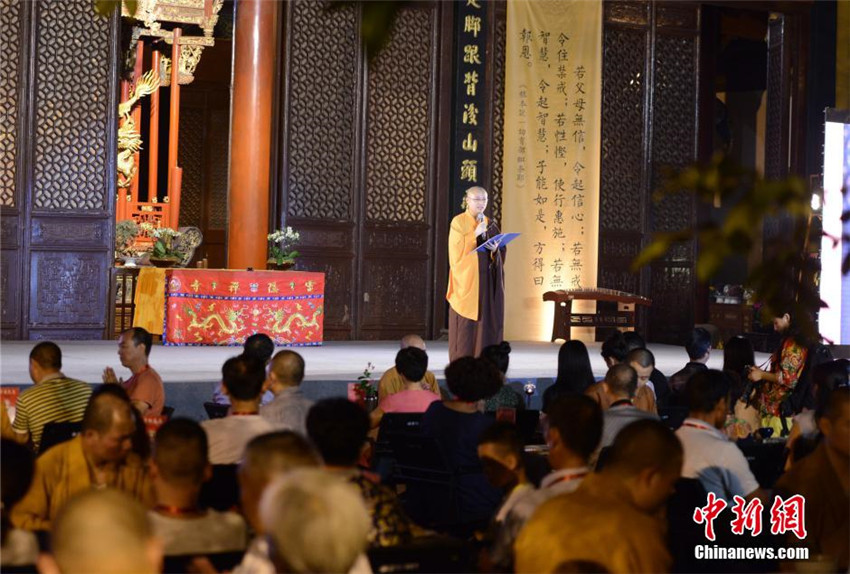 Danksagungs-Teeparty im Lingyin-Tempel