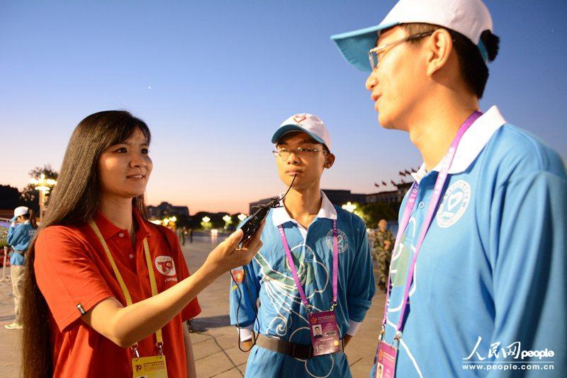 People’s Daily Online übertr?gt die Parade auf dem Tiananmen