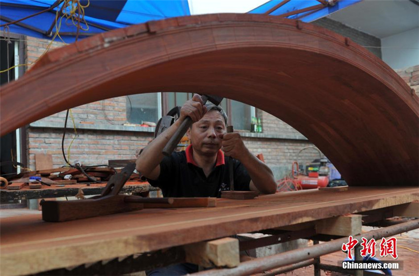 ?Mini-Zhaozhou-Brücke“ aus 7000 Holzstücken