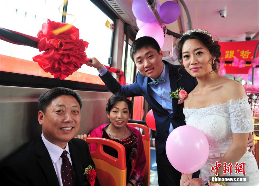 Mit dem Bus in den Hafen der Ehe