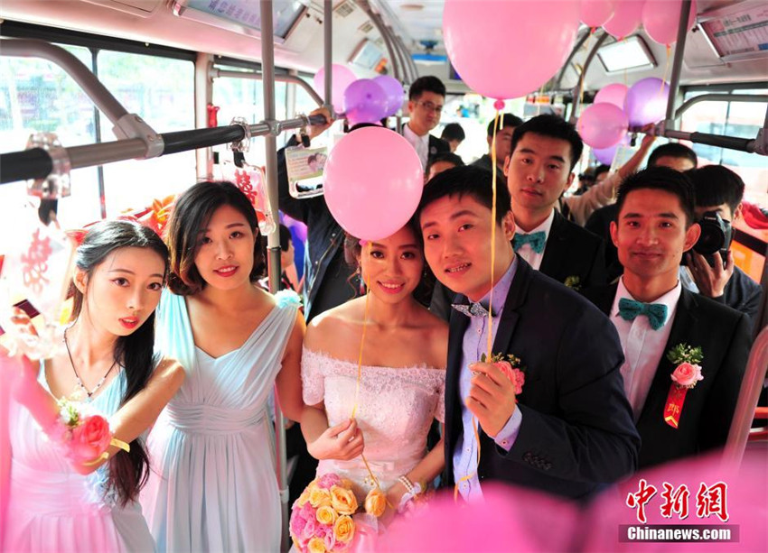 Mit dem Bus in den Hafen der Ehe