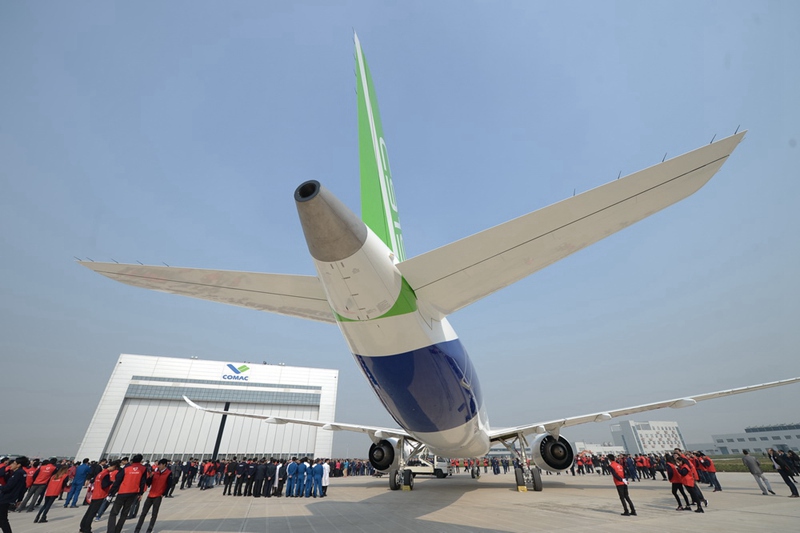 Chinesischer Jumbo C919 l?uft vom Band