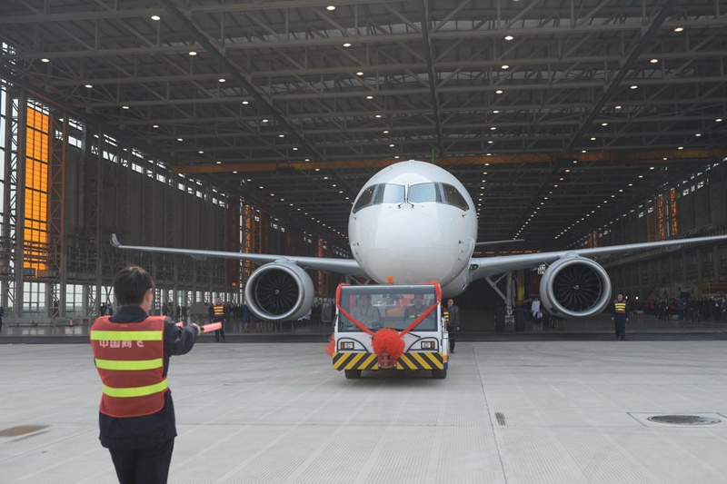Chinesischer Jumbo C919 l?uft vom Band