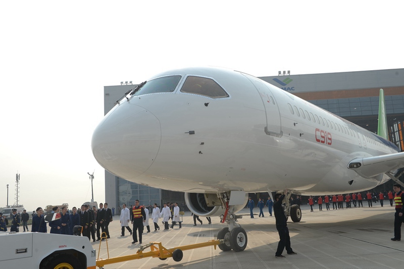 Chinesischer Jumbo C919 l?uft vom Band