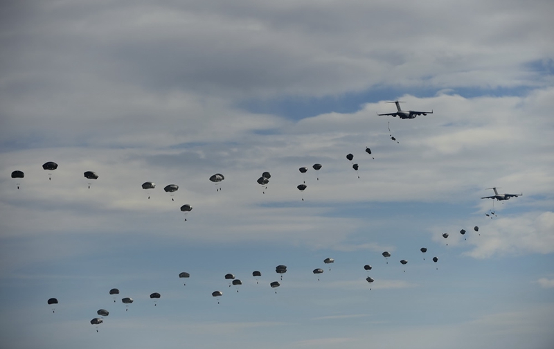 NATO h?lt Gro?man?ver ab