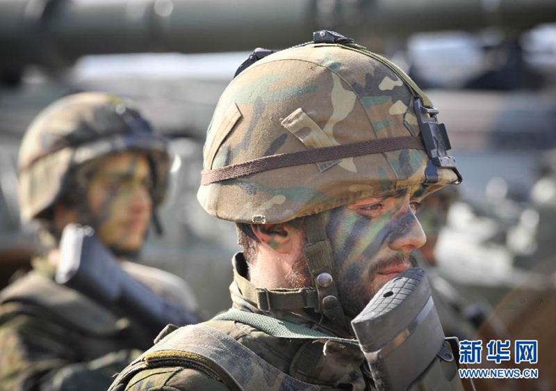 NATO h?lt Gro?man?ver ab