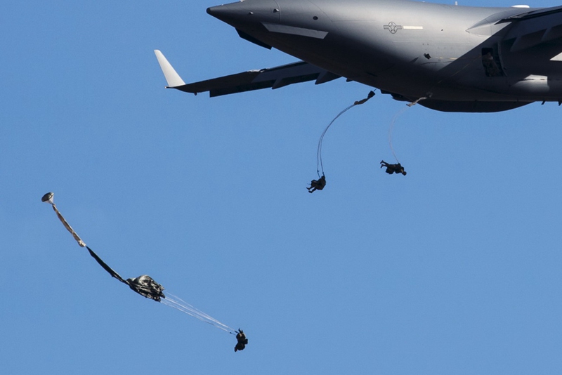 NATO h?lt Gro?man?ver ab