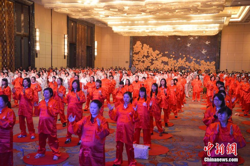 Schwangere stellen neuen Tai-Chi-Weltrekord auf