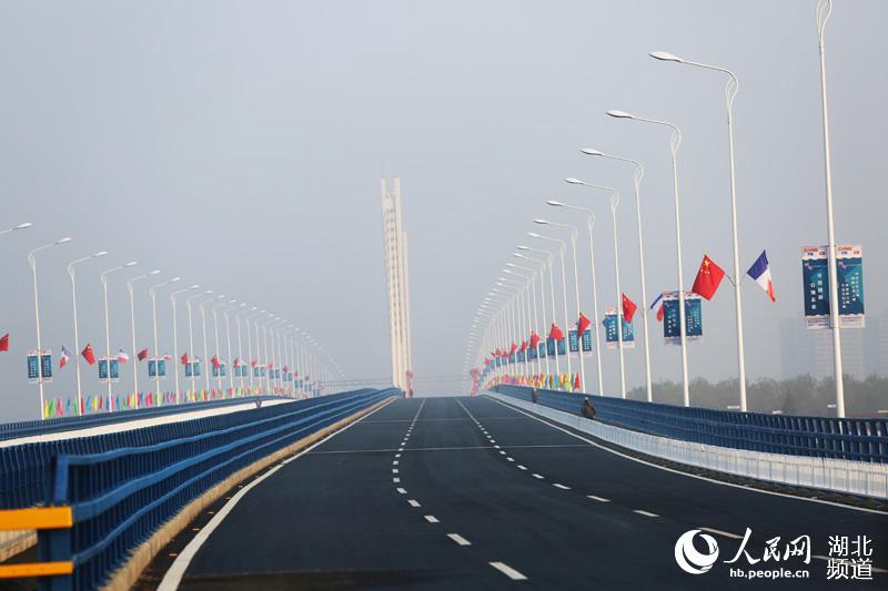 Sino-franz?sische Freundschaftsbrücke für Verkehr freigegeben