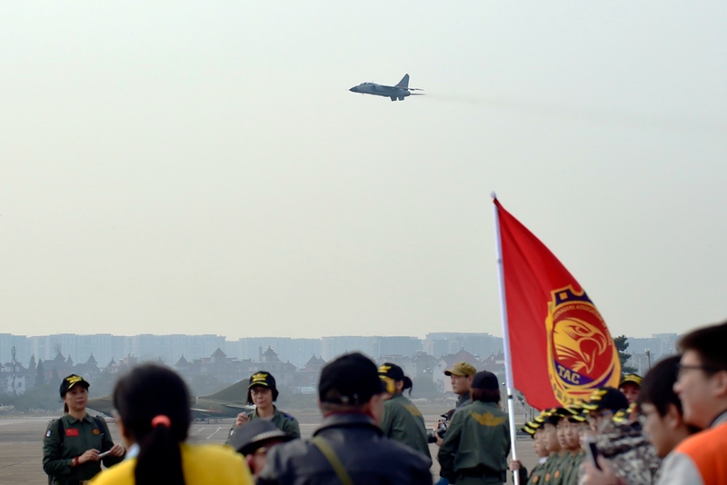 Luftwaffenstützpunkt ?ffnet Türen für Besucher