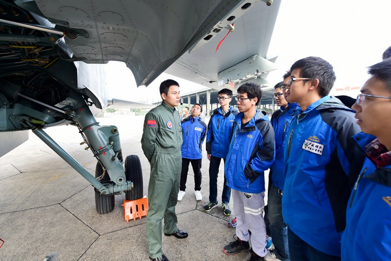 Luftwaffenstützpunkt ?ffnet Türen für Besucher