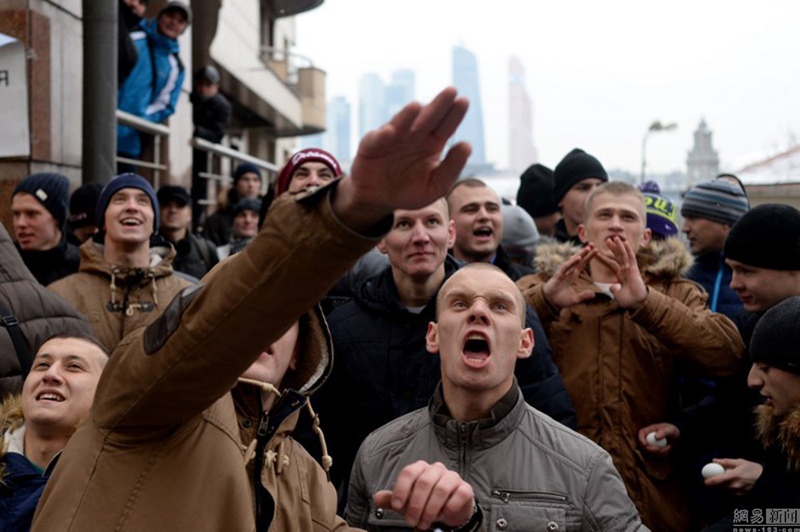 Russische Demonstranten attackieren türkische Botschaft