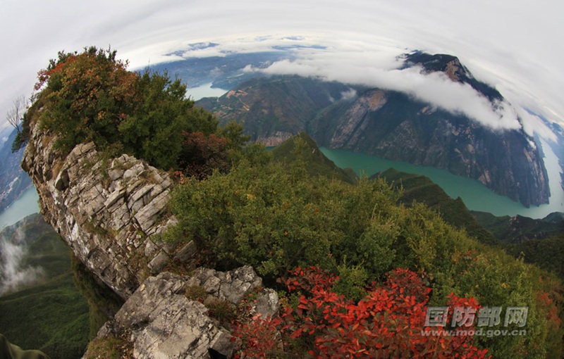 Die Drei Schluchten aus der Perspektive eines Fallschirmj?gers 