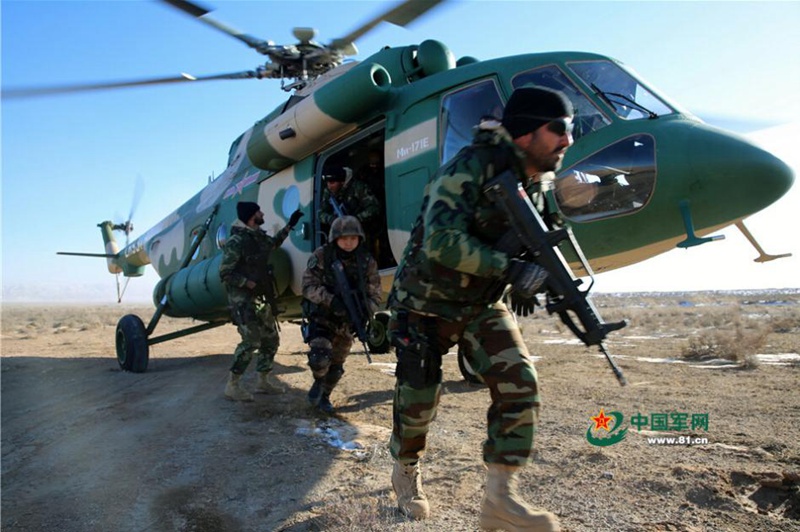 China und Pakistan üben erstmals Patrouille und Angriff aus der Luft