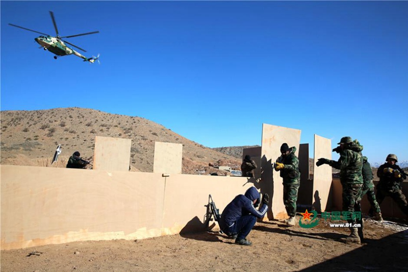 China und Pakistan üben erstmals Patrouille und Angriff aus der Luft