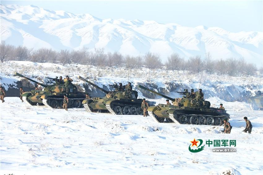 Soldaten der Volksbefreiungsarmee machen Winter-Training