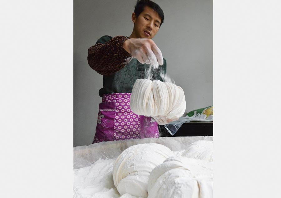 Guizhou: Bauer kreiiert spezielle Sü?igkeiten fürs chinesische Neujahr