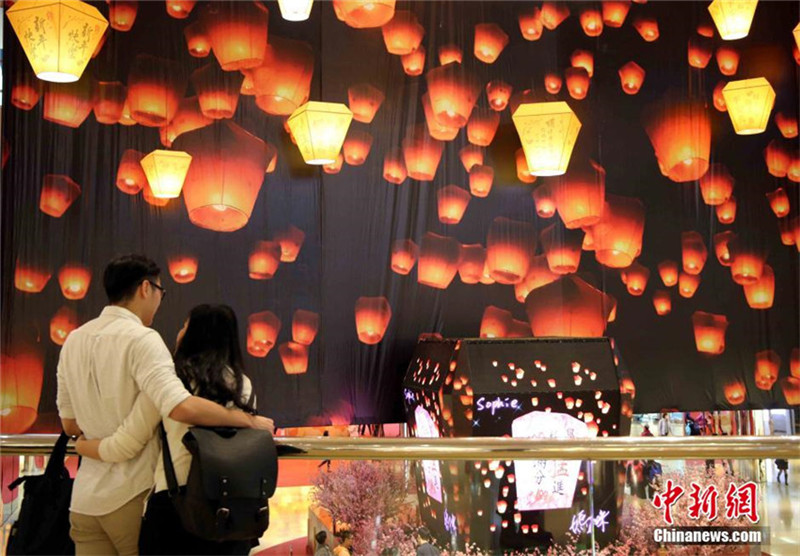 ?Wunschlaternen“ zum Frühlingsfest in Hongkong