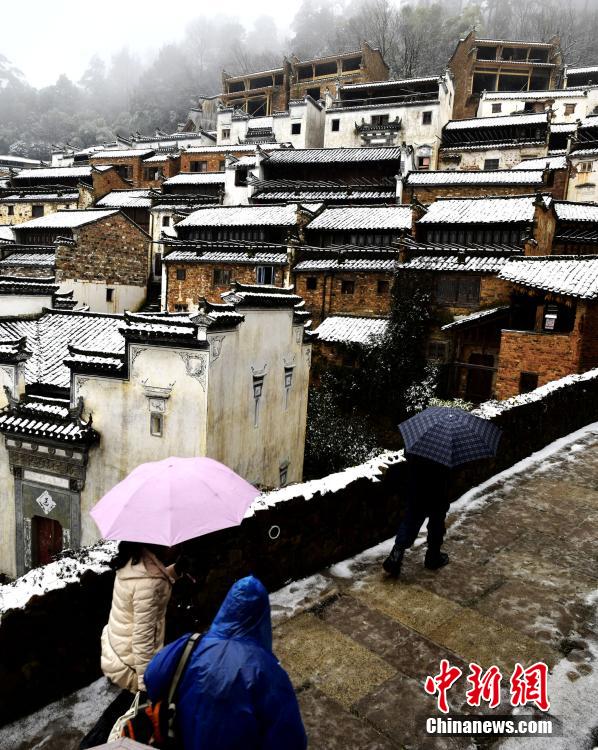 Verschneites altes Dorf in Jiangxi