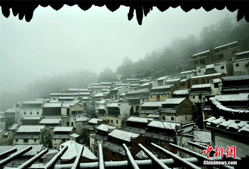 Verschneites altes Dorf in Jiangxi
