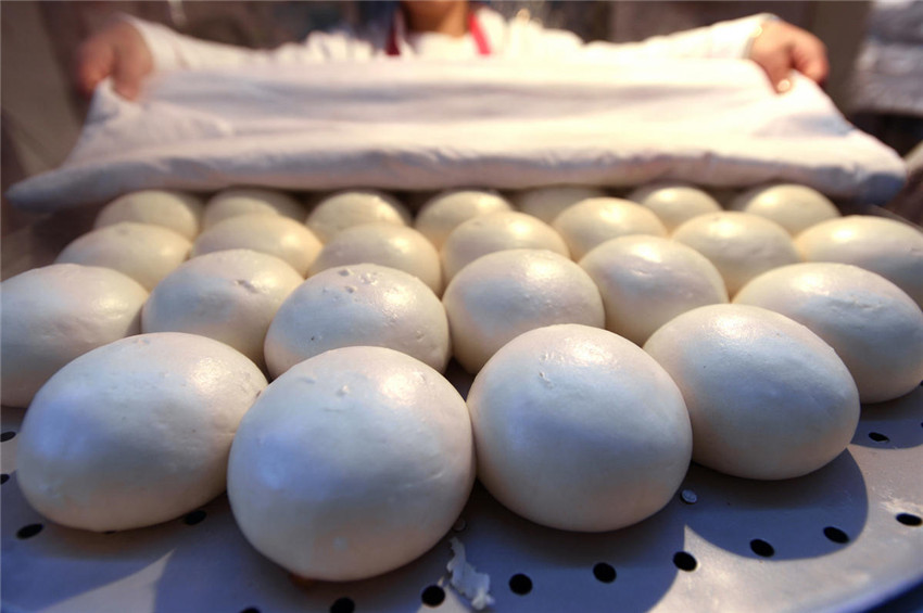 Stapelweise K?rbe mit ged?mften Mantous in Qingdao