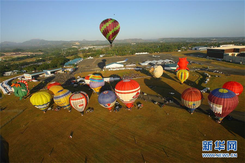 Internationales Hei?luftballon-Festival startet in Philippine