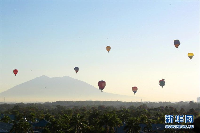 Internationales Hei?luftballon-Festival startet in Philippine