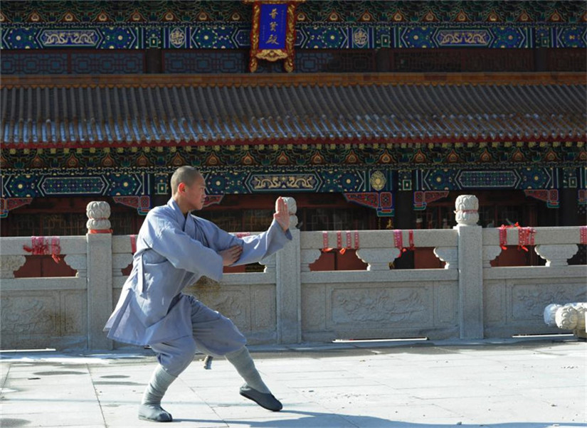 Zwei junge M?nche der 00er-Generation