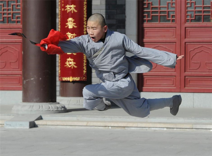 Zwei junge M?nche der 00er-Generation