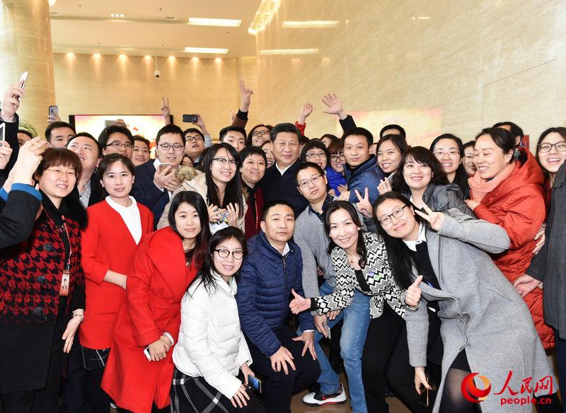 Xi besucht People's Daily