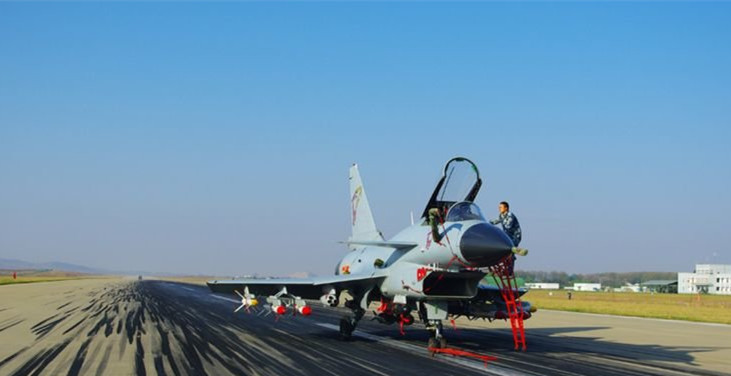 Export-Version des von China entwickelten J-10 Kampfjets