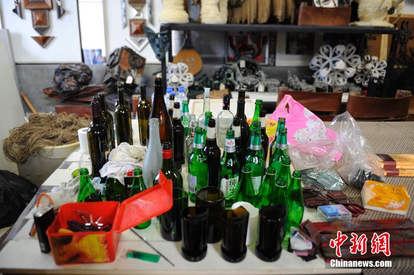 Dieser Mann verwandelt Abfall in Kunstwerke