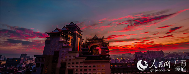 Zeitrafferaufnahmen vom bunten Himmel in Guangxi