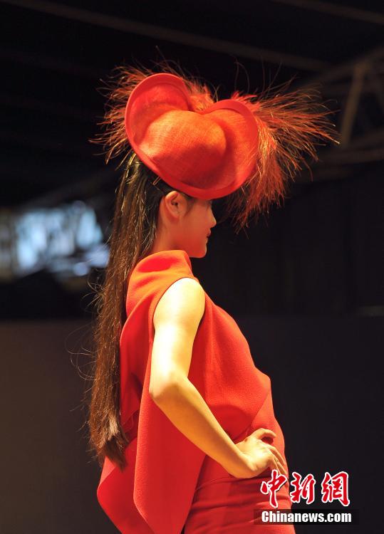 Modenschau von Hüten im europ?ischen Hof-Stil in Wuhan